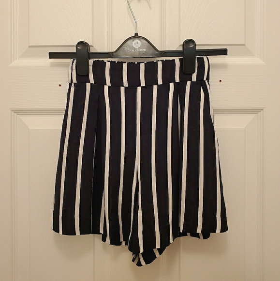 H&M: High-Waisted Shorts (BRAND NEW) - Picture 2 of 5